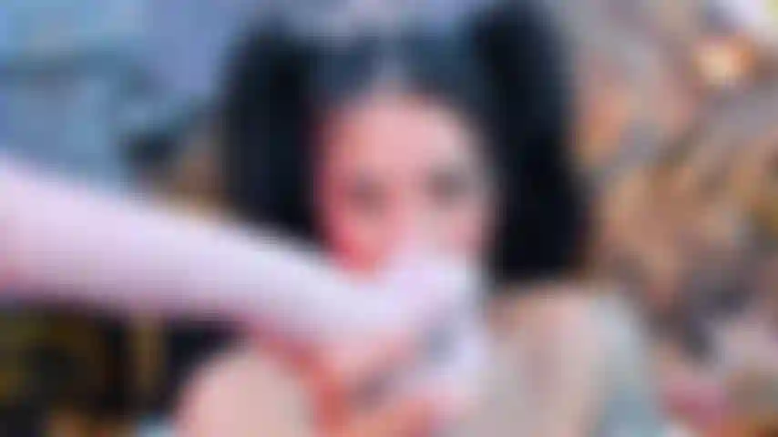 Ich glaube nicht, dass du die willenskraft hast, diesem massiven, schlampigen, speichelgefüllten blasen zu widerstehen, das ich hier für dich habe. Komm her und schau zu, wie ich deinen ganzen schwanz genieße und meinen hals so tief ficke.