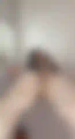 Oberschenkel zeigen + dirty talk.