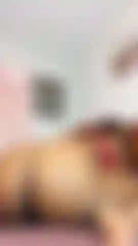 Twerke mit großem hintern aus ebenholz.