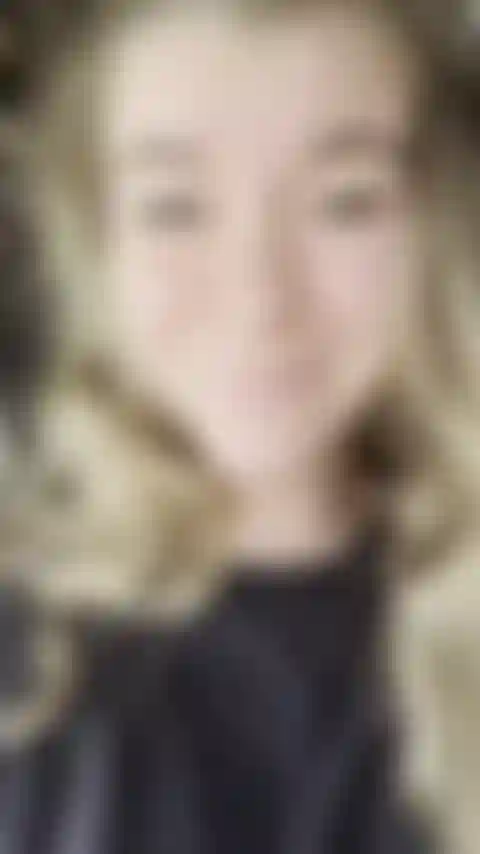 Spiele draußen mit einem hinterhältigen dildo (:.