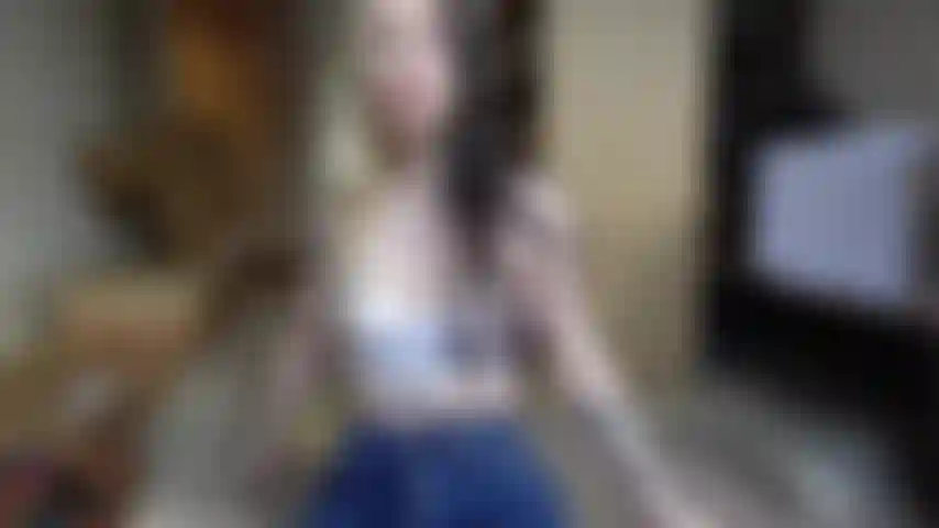 Buttcrack babe baut möbel.