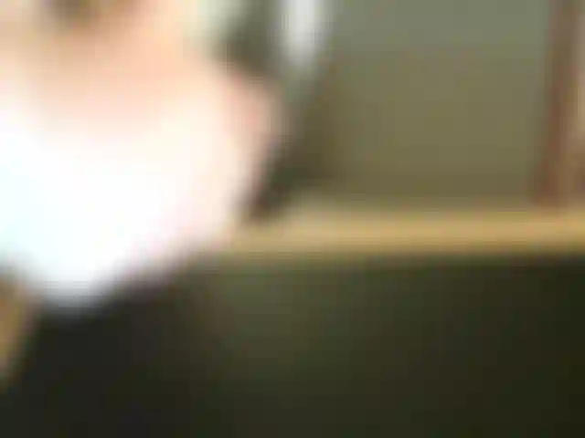 Lasse einen gewaltigen, dicken cumshot über den ganzen schreibtisch meines freundes abspritzen!!!