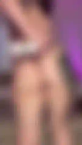 Slow motion of me oiling my phat ass