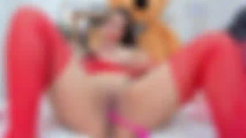 Spiele üppig in meiner muschi!!!