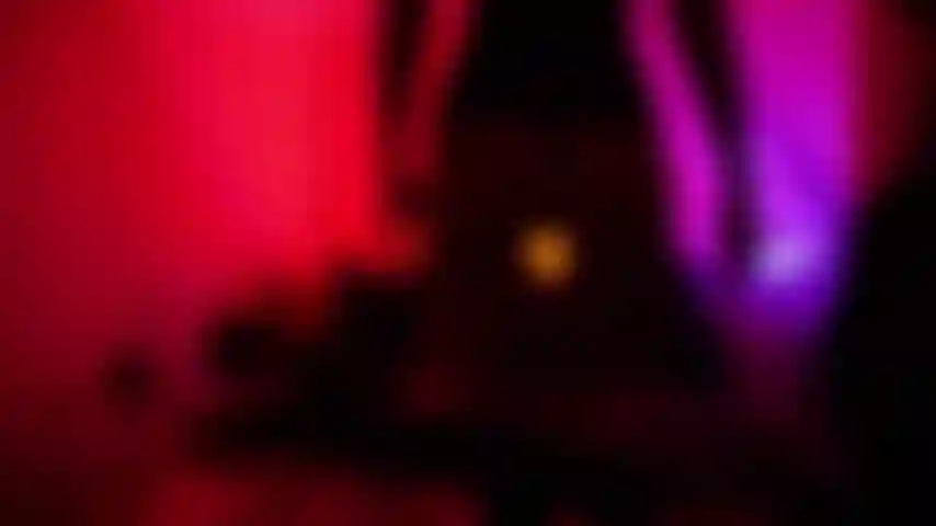 Nimm die versuchung an, begleite mich diskret.