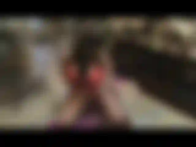 Unter baum rote dessous - spritzender puss-fick.