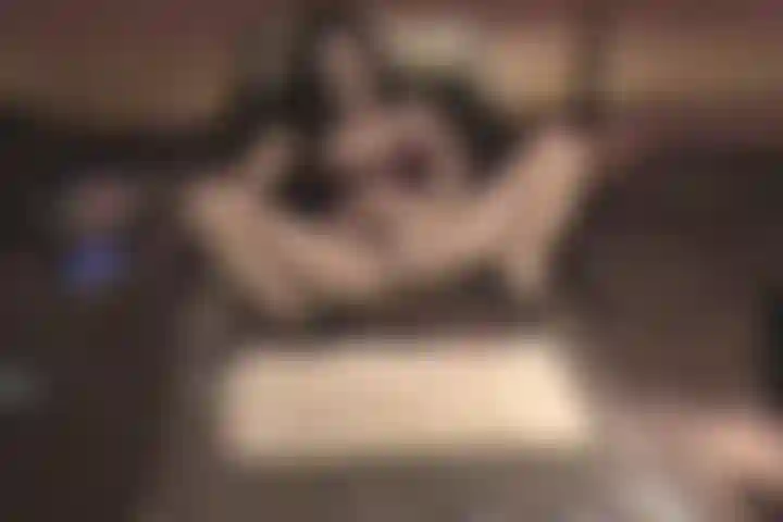 Rot-schwarze bh-tanga-squirt-nahaufnahmen.