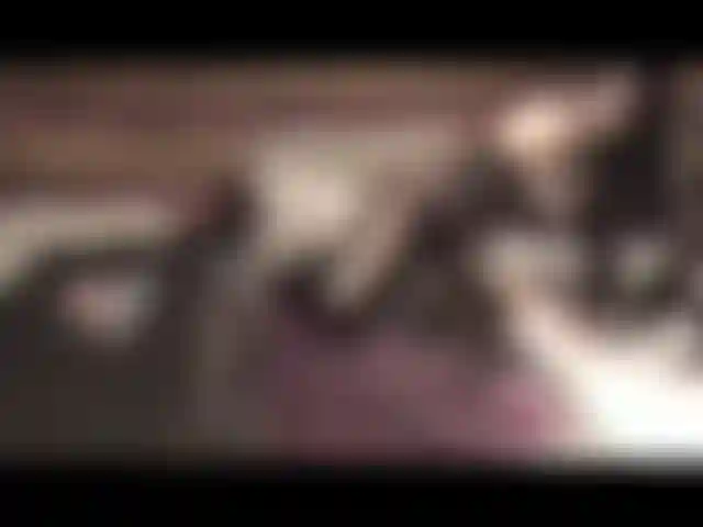 Schau mir zu, wie ich für dich spritze, während ich einen sexy schwarzen leoparden-body und high heels mit einem kleinen höschenspiel trage >:).