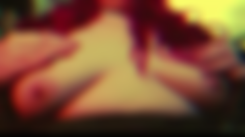 Tittenanbetung mit regenbogen-blitzlicht.