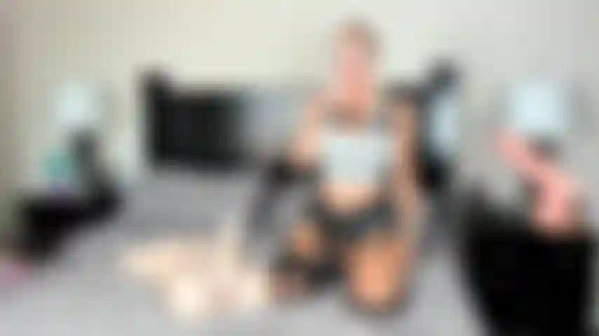 Lara hilft meinem schwanz beim cosplay.