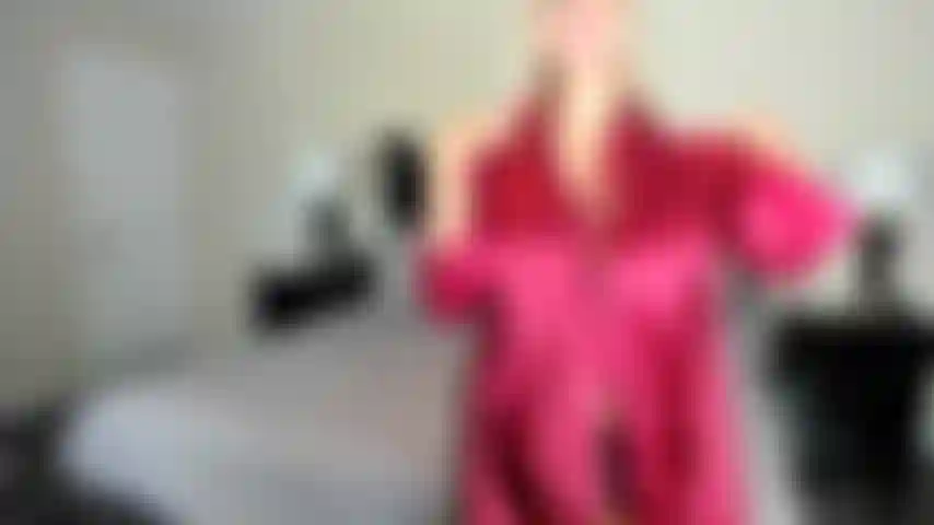 Schau mir zu, wie ich meinen schwanz streichle und dich begleite.