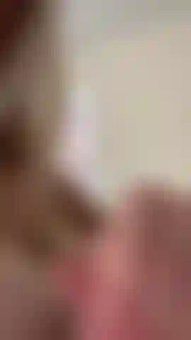 Durstig nach ein paar milchtitten.