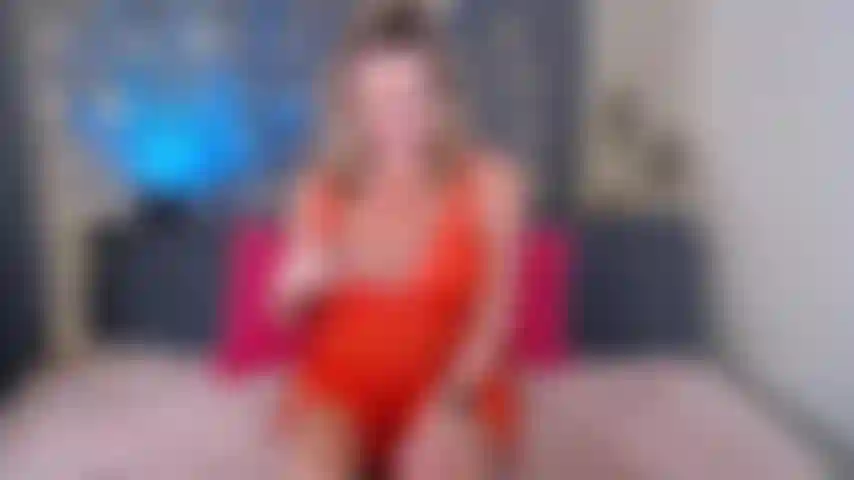 Eine anspruchsvolle stiefmutter, die ihren sissy-stiefsohn mit bbc fickt.