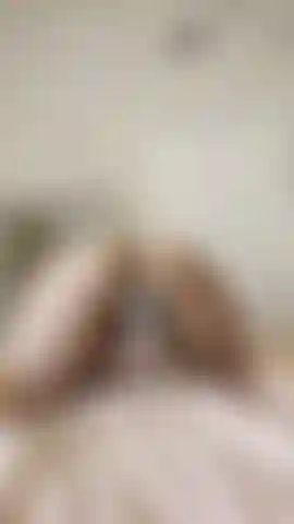 Masturbiere mit einem vibrator von hinten, während ich an dich denke.