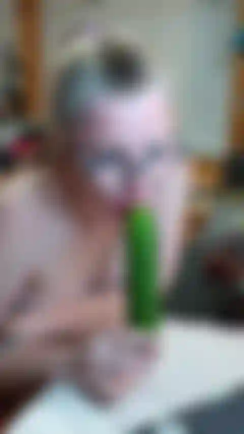 Ich lutsche und ficke gurken.