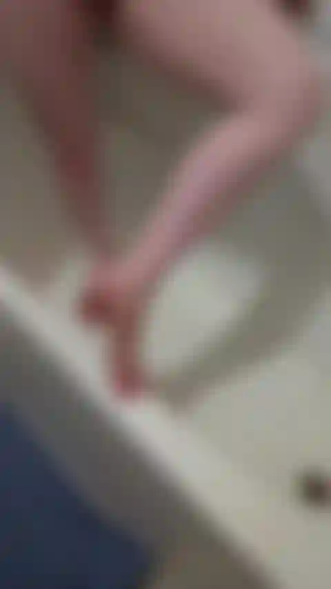 Schmutzige fußdusche.