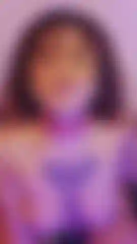 Möchtest du einen strohhalm mit meinen füßen mit absätzen?