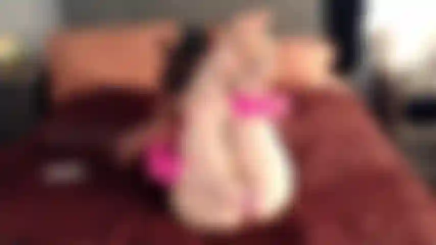 Würdest du meine muschi hart ficken und an meinen süßen kleinen zehen lutschen?