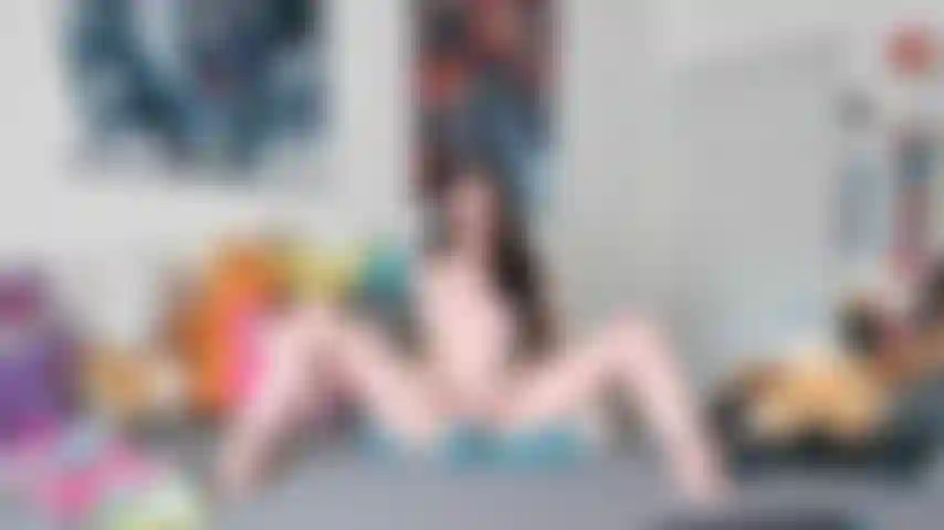 Reibe und fingere, bis ich abspritze! Ganz nackt.