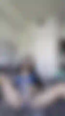 Die meine muschi reibt und vibrieren lässt, bis ich zum orgasmus komme!