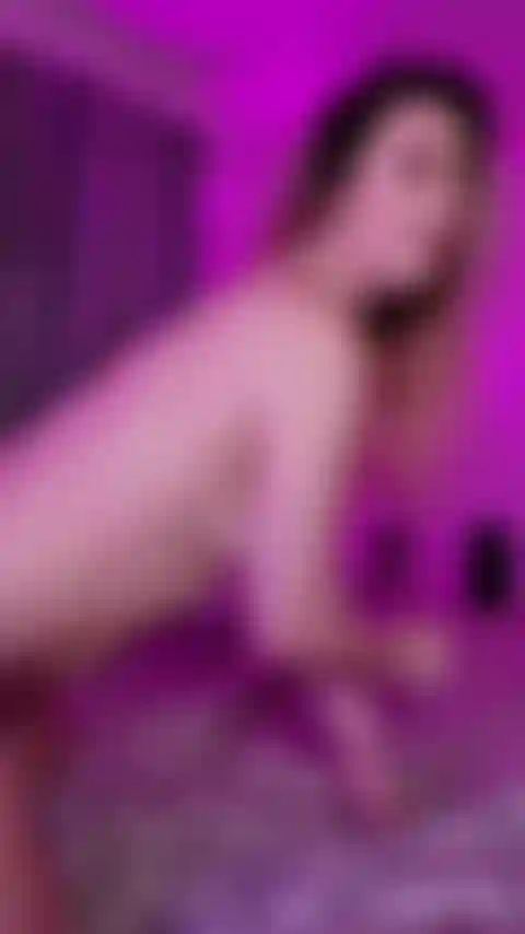 Zeige meinem stammkunden meinen hintern. Er liebt das!