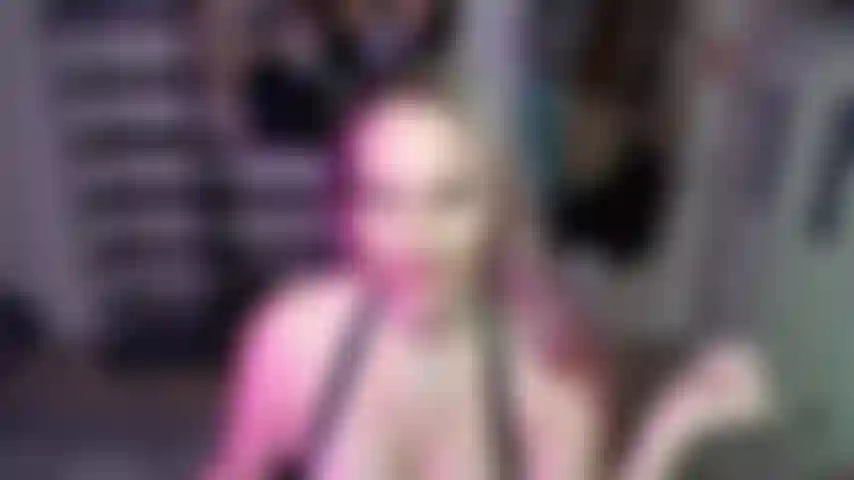 Bete meine füße an, um meine muschi nass zu machen.