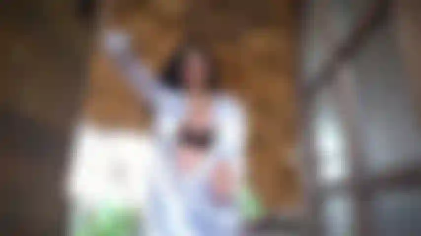 Ich reise gerne und spüre gerne die sonne auf meinem körper.