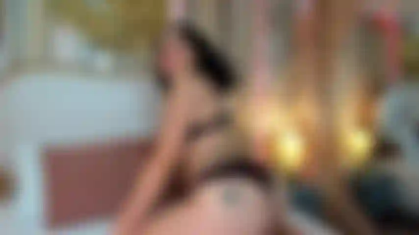 Eine gereinigte latina braucht einen schwanz nach vibrierenden höschen.