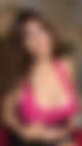 Brustwarzenpiercings und ein kuss.