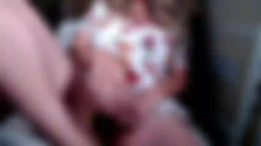 Hübsche füße und einen wunderschönen haarigen busch.