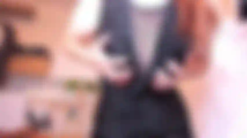 Voll nacktes kleines schwarzes kleidchen.