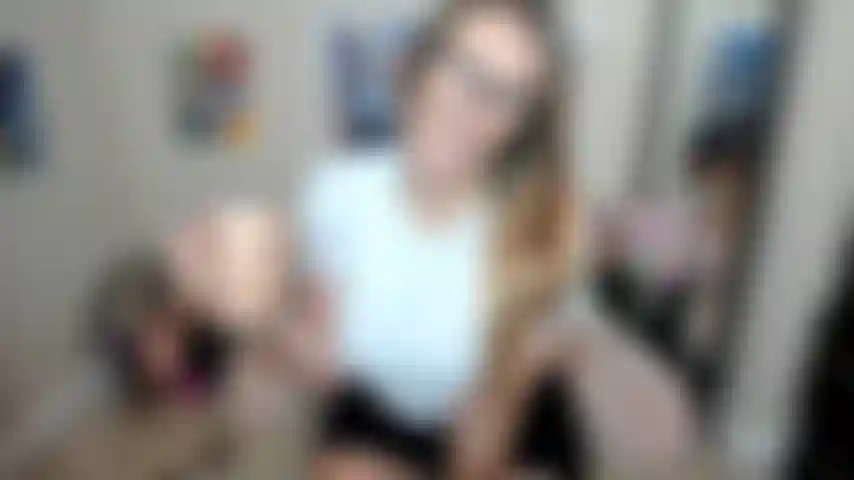 Kollegin wird festgenagelt.