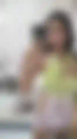 Schau dir nur meine großen brüste an, du willst sie nicht in die mitte stellen.