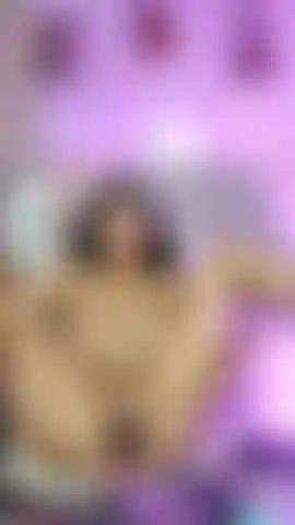 Schau, wie ich meine muschi ficke, ich bin so heiß.