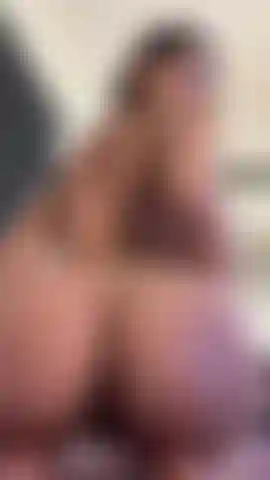 Umgekehrter cowgirl-tease, arsch schütteln und finger in der muschi 🤤.
