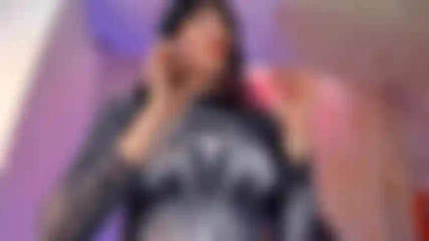 Black~spinne, die mit ihrer nassen muschi spielt / violeta parr.