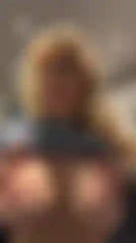 In zeitlupe hüpfende titten.