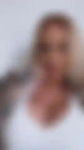 Freches tittenspiel, während meine freundin im nebenzimmer ist, ich fühlte mich so geil!