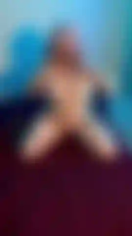 Strawberry Cow shaved pussy squat ride.