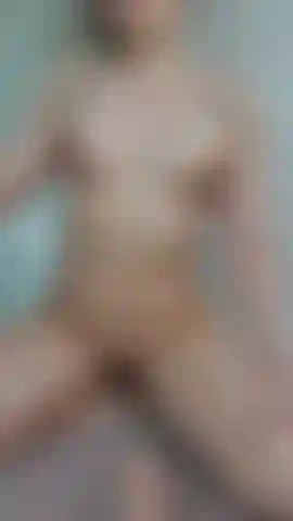 Sieh zu, wie ich mich einöle und meine fickmaschine benutze, bis ich eine große, cremige sauerei mache!