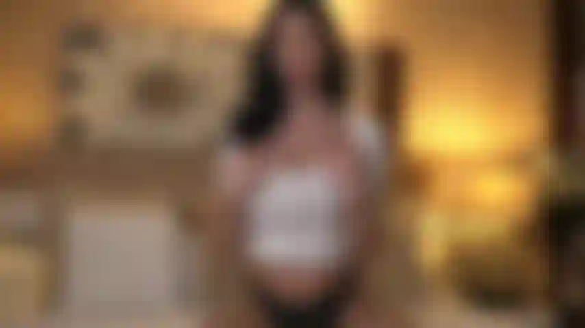 Erinnerst du dich an das heiße mädchen von nebenan, von dem du immer feuchte träume hattest? Heute will sie deine fantasien wahr werden lassen!