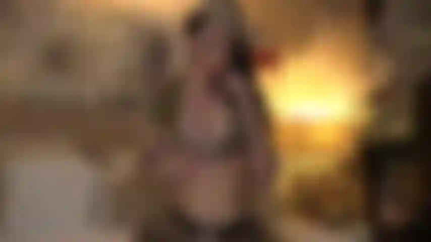 Beruhige dich, soldat! Spüre den süßen saft deines sexy armeekapitäns auf deiner zunge!