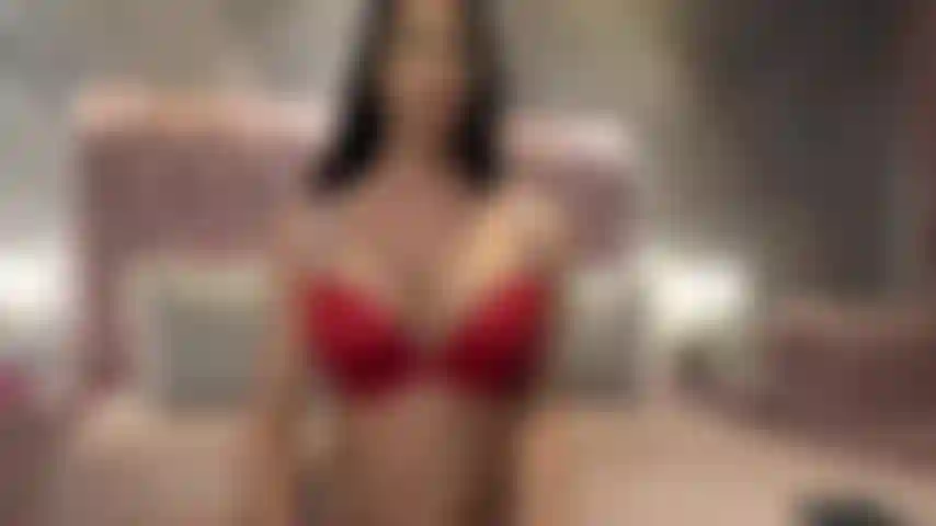 Ich weiß, dass du dich dort wie ein stier fühlst, während ich dich mit meinen roten satin-dessous necke. Ist das nicht deine höchste fantasie, wenn diese heiße milf sich um diesen jungen, massiven schwanz kümmert?