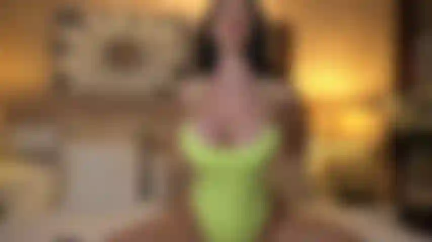 Du würdest nie vermuten, dass ich so flexibel bin! Meine spaltenden beine bringen dich auf allerlei versaute ideen!