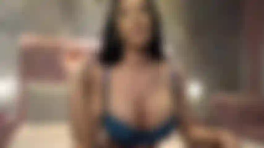 Meine geilen high heels hypnotisieren dich und verwandeln dich in einen high heels süchtigen, der den mund voll haben will!