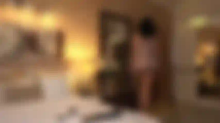 Du bist so süchtig nach deiner göttin, dass du sogar deine hässliche frau für sie aus dem haus schmeißen wirst!