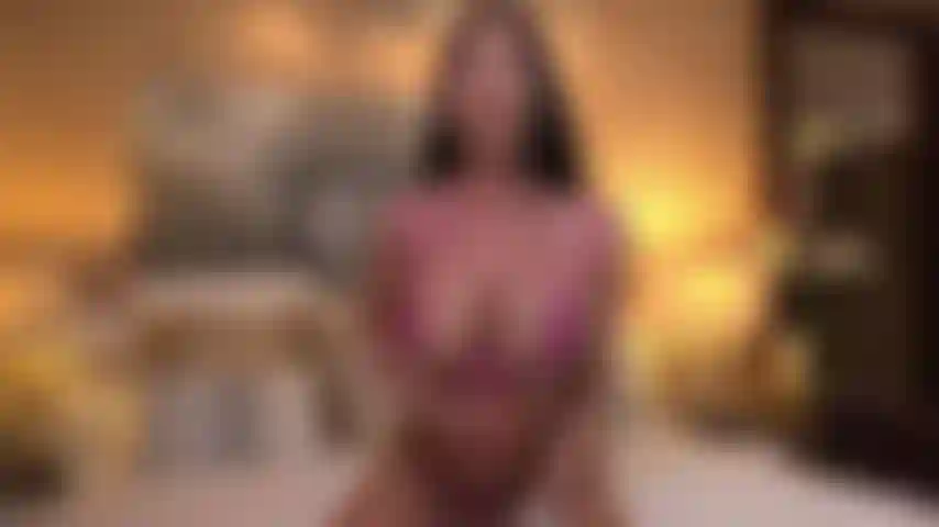 Du würdest alles tun, nur um mein parfüm zu spüren und meinen perfekten körper zu berühren. Meine großen brüste machen dich verrückt und alles, was du jetzt brauchst, ist, sie anzubeten!