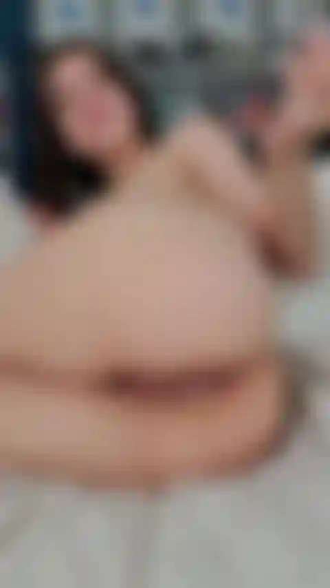 Ficke meinen arsch mit einem durchsichtigen glasspielzeug.