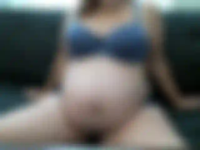 Kim ist schwanger und so groß! Lehne dich 10 minuten lang zurück und genieße es. Dieses mal kein audio, aber ich werde sie sehr bald hochladen!