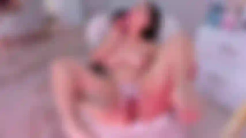 Schau einfach durch mein höschen und du wirst staunen!